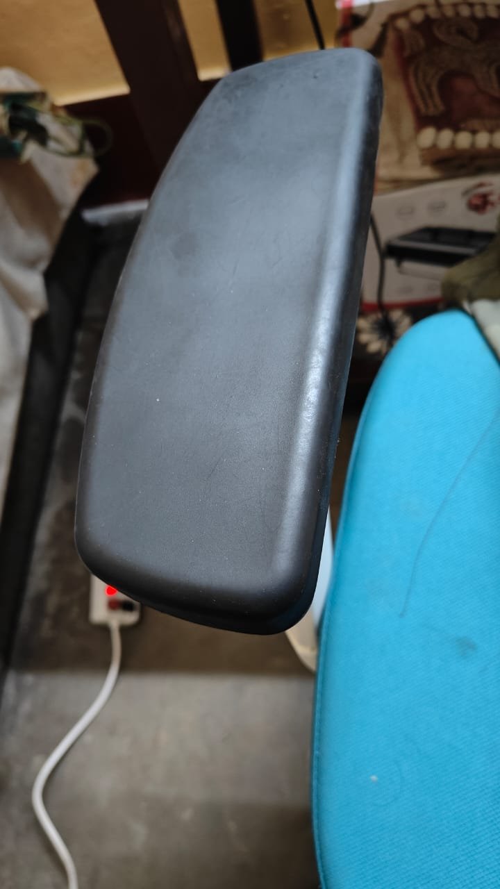 2D PU padded armrests of Vergo Chair