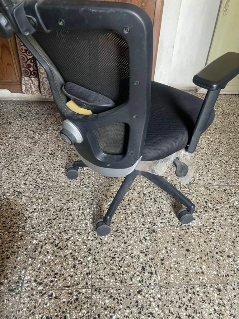 Green Soul® Jupiter Superb Office Chair back side showing adjustable seat height knob and 2D Adjuatable handrest