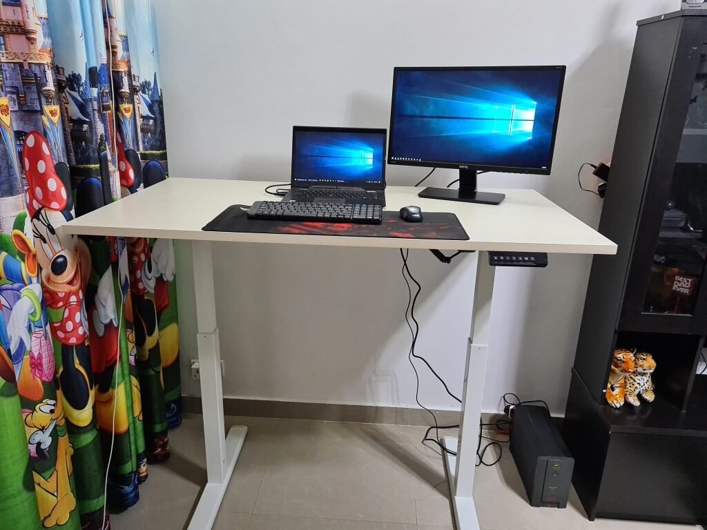 JIN OFFICE Electric Height Adjustable Desk with monitor and laptop